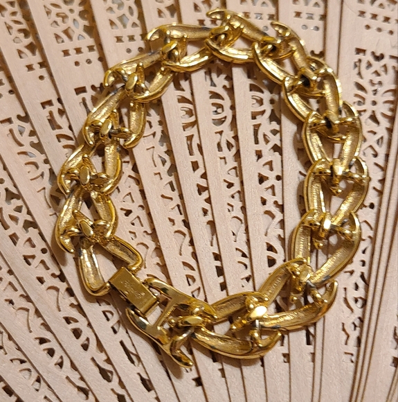 Vintage Gold Link Bracelet - Picture 4 of 6